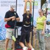 Auch am Mittwochnachmittag war wieder viel los auf der Allgäuer Festwoche. Für die Besucher gab es wieder einiges zu sehen. So konnten Sportfans mit dem Fahrrad Smoothies mixen und am Stand des DAV testen, wie lange sie sich mit den Händen an einer Stange herunterhängen lassen konnten. Zur Stärkung ging es dann ins Festzelt, wo die Blaskapelle wieder alles gab um die Gäste zu unterhalten.