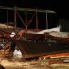 Im Bereich des Bad Wurzacher Stadtteils Eintürnen hat ein Tornado am Freitag eine Lagerhalle zerstört. Nach Angaben der Polizei wehte der Tornado zunächst das gesamte Dach der Lagerhalle weg, das erst 300 Meter weiter in einem Maisfeld liegen blieb. "Die restliche Lagerhalle wurde komplett zerstört und ist nach Beurteilung eines Statikers teilweise einsturzgefährdet", teilt die Polizei weiter mit. Am Samstag soll die Lagerhalle nochmal überprüft werden. Den entstandenen Schaden vermutet die Polizei im siebenstelligen Bereich.
Weitere Schäden
Eine Ortschaft weiter riss der Tornado das Blechdach einer Maschinenhalle ab, die nach Einschätzung des Besitzers jedoch ansonsten soweit stabil ist. Außerdem landete durch den Tornado ein Baum auf dem Dach eines Ford Kugas. Unter anderem wurde die Heckklappe beschädigt und die Heckscheibe eingedrückt. Hier schätzt die Polizei den Schaden auf 5.000 Euro. Des Weiteren wurde ein VW an der Front durch einen Ast getroffen wodurch ein Schaden von etwa 1.000 Euro entstand. 

Im weiteren Verlauf hat die Polizei bis Arnach keine weiteren größeren witterungsbedingten Schäden mehr festgestellt. Allerdings geht die Polizei davon aus, dass am Samstag noch weitere Schäden entdeckt werden.