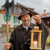Am Freitag, 29.07.2022 gab es bei der Oberstdorfer Bergnacht ab 17 Uhr Live Musik in den Straßen, dazu unter anderem Nachtwächterwanderungen, Trachtler, Ausstellungen und Signierstunden. Die Geschäfte waren bis 23 Uhr geöffnet, in den Restaurants und Wirtschaften gab es kulinarische Genüsse. Das Motto hieß: "Kumm ring, k'hear ing, g'sellig sing", frei übersetzt: "Komm herein, kehre ein, sei gesellig". Eingeladen hatte der Gewerbeverband "Oberstdorf-Aktiv e.V.".