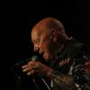 Am vergangenen Sonntag traf sich die Rock-Szene im Roxy in Ulm. Die legendäre Hardrock-Band Rose Tattoo machte hier während der "Once in a Lifetime"-Tour Station. Die Band um Sänger "Angry" Anderson, der von Anfang an (1976) dabei ist und in 3 Tagen seinen 75-sten Geburtstag feiert, heizte dem Publikum im Sound-Stil der frühen AC/DC richtig ein. Schließlich werden sie in ihrer Heimat Australien "Little AC/DC" genannt.
