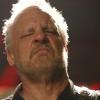 Am vergangenen Sonntag traf sich die Rock-Szene im Roxy in Ulm. Die legendäre Hardrock-Band Rose Tattoo machte hier während der "Once in a Lifetime"-Tour Station. Die Band um Sänger "Angry" Anderson, der von Anfang an (1976) dabei ist und in 3 Tagen seinen 75-sten Geburtstag feiert, heizte dem Publikum im Sound-Stil der frühen AC/DC richtig ein. Schließlich werden sie in ihrer Heimat Australien "Little AC/DC" genannt.