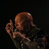 Am vergangenen Sonntag traf sich die Rock-Szene im Roxy in Ulm. Die legendäre Hardrock-Band Rose Tattoo machte hier während der "Once in a Lifetime"-Tour Station. Die Band um Sänger "Angry" Anderson, der von Anfang an (1976) dabei ist und in 3 Tagen seinen 75-sten Geburtstag feiert, heizte dem Publikum im Sound-Stil der frühen AC/DC richtig ein. Schließlich werden sie in ihrer Heimat Australien "Little AC/DC" genannt.