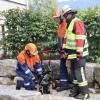 Am vergangenen Samstag fand im Sigmarszeller Ortsteil Bösenreutin der "Tag der Vereine" statt.  Am Samstagnachmittag stellte sich auch die Feuerwehr Bösenreutin den Bürgerinnen und Bürgern vor. 
Zimmerbrand als ÜbungseinsatzBei einen kleinen Einsatz Übung wurden angenommen das es in einem Wohnhaus zu einem Zimmerbrand gekommen ist und zwei Bewohner vermisst werden. Die ehrenamtlichen Einsatzkräfte, unterstützt durch die Jugendfeuerwehr, retteten die Bewohner.