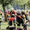 Am vergangenen Samstag fand im Sigmarszeller Ortsteil Bösenreutin der "Tag der Vereine" statt.  Am Samstagnachmittag stellte sich auch die Feuerwehr Bösenreutin den Bürgerinnen und Bürgern vor. 
Zimmerbrand als ÜbungseinsatzBei einen kleinen Einsatz Übung wurden angenommen das es in einem Wohnhaus zu einem Zimmerbrand gekommen ist und zwei Bewohner vermisst werden. Die ehrenamtlichen Einsatzkräfte, unterstützt durch die Jugendfeuerwehr, retteten die Bewohner.