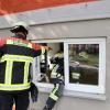 Am vergangenen Samstag fand im Sigmarszeller Ortsteil Bösenreutin der "Tag der Vereine" statt.  Am Samstagnachmittag stellte sich auch die Feuerwehr Bösenreutin den Bürgerinnen und Bürgern vor. 
Zimmerbrand als ÜbungseinsatzBei einen kleinen Einsatz Übung wurden angenommen das es in einem Wohnhaus zu einem Zimmerbrand gekommen ist und zwei Bewohner vermisst werden. Die ehrenamtlichen Einsatzkräfte, unterstützt durch die Jugendfeuerwehr, retteten die Bewohner.
