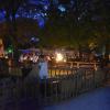 Auch am Mittwoch bekamen die Besucher der Wallenstein-Festspiele im Lager bei der Grimmelschanze einen Einblick in das Leben aus dem Jahr 1630. Neben Musik, historischen Kostümen und Essen wurde auch auf der Bühne einiges geboten. Am Abend war alles durch Fackeln hell erleuchtet.
