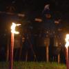 Auch am Mittwoch bekamen die Besucher der Wallenstein-Festspiele im Lager bei der Grimmelschanze einen Einblick in das Leben aus dem Jahr 1630. Neben Musik, historischen Kostümen und Essen wurde auch auf der Bühne einiges geboten. Am Abend war alles durch Fackeln hell erleuchtet.