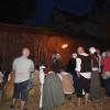 Auch am Mittwoch bekamen die Besucher der Wallenstein-Festspiele im Lager bei der Grimmelschanze einen Einblick in das Leben aus dem Jahr 1630. Neben Musik, historischen Kostümen und Essen wurde auch auf der Bühne einiges geboten. Am Abend war alles durch Fackeln hell erleuchtet.