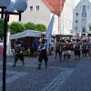 Auch am Mittwoch bekamen die Besucher der Wallenstein-Festspiele im Lager bei der Grimmelschanze einen Einblick in das Leben aus dem Jahr 1630. Neben Musik, historischen Kostümen und Essen wurde auch auf der Bühne einiges geboten. Am Abend war alles durch Fackeln hell erleuchtet.