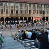Auf einem der schönsten Plätze in der historischen Memminger Altstadt, dem Marktplatz, finden aktuell die Aufführungen des historischen Theaters statt. Jeden Tag ab 20:15 Uhr werden Ereignisse in der Stadt und das Schicksal einzelner Bürger, als Wallenstein während des Dreißigjährigen Krieges in Memmingen sein Quartier aufschlug dargestellt.
[video]https://www.youtube.com/watch?v=3mpC0JYzwH0[/video]