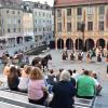 Auf einem der schönsten Plätze in der historischen Memminger Altstadt, dem Marktplatz, finden aktuell die Aufführungen des historischen Theaters statt. Jeden Tag ab 20:15 Uhr werden Ereignisse in der Stadt und das Schicksal einzelner Bürger, als Wallenstein während des Dreißigjährigen Krieges in Memmingen sein Quartier aufschlug dargestellt.
[video]https://www.youtube.com/watch?v=3mpC0JYzwH0[/video]