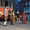 Auf einem der schönsten Plätze in der historischen Memminger Altstadt, dem Marktplatz, finden aktuell die Aufführungen des historischen Theaters statt. Jeden Tag ab 20:15 Uhr werden Ereignisse in der Stadt und das Schicksal einzelner Bürger, als Wallenstein während des Dreißigjährigen Krieges in Memmingen sein Quartier aufschlug dargestellt.
[video]https://www.youtube.com/watch?v=3mpC0JYzwH0[/video]