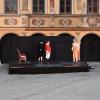 Auf einem der schönsten Plätze in der historischen Memminger Altstadt, dem Marktplatz, finden aktuell die Aufführungen des historischen Theaters statt. Jeden Tag ab 20:15 Uhr werden Ereignisse in der Stadt und das Schicksal einzelner Bürger, als Wallenstein während des Dreißigjährigen Krieges in Memmingen sein Quartier aufschlug dargestellt.
[video]https://www.youtube.com/watch?v=3mpC0JYzwH0[/video]
