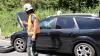 Auf der B31 bei Kressbronn hat sich am Sonntagmittag ein Unfall ereignet. Dabei sind zwei Personen leicht verletzt worden, so das Polizeipräsidium Ravensburg auf Anfrage. Der genaue Unfallhergang ist noch nicht bekannt, allerdings ist bei dem Unfall Totalschaden an einem Wohnwagen entstanden. 
[video]https://www.youtube.com/watch?v=e3wvZFZldqM[/video]
Verkehrsbehinderungen durch Straßensperrung
Aufgrund der weiträumig verteilten Wohnwagenteile ist die B31 komplett gesperrt. Polizei und Feuerwehr leiten den Verkehr um, allerdings kommt es in dem gesamten Bereich zu Verkehrsbehinderungen. Autofahrer sollen das Gebiet möglichst weiträumig umfahren.Mehr Informationen folgen.