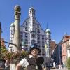 Am Freitag hat Stadtbüttel Gottfried Voigt traditionell den Fischertag auf dem Marktplatz ausgerufen. Für Musik sorgte die Musikkapelle Amendingen die Gäste unterhielt. Die Bewirtung der Gäste übernahmen Gruppen des Fischtagsvereins. 

Weitere Informationen finden Sie auf allgäuer-zeitung.de.