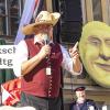 Am Freitag hat Stadtbüttel Gottfried Voigt traditionell den Fischertag auf dem Marktplatz ausgerufen. Für Musik sorgte die Musikkapelle Amendingen die Gäste unterhielt. Die Bewirtung der Gäste übernahmen Gruppen des Fischtagsvereins. 

Weitere Informationen finden Sie auf allgäuer-zeitung.de.
