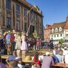 Am Freitag hat Stadtbüttel Gottfried Voigt traditionell den Fischertag auf dem Marktplatz ausgerufen. Für Musik sorgte die Musikkapelle Amendingen die Gäste unterhielt. Die Bewirtung der Gäste übernahmen Gruppen des Fischtagsvereins. 

Weitere Informationen finden Sie auf allgäuer-zeitung.de.
