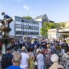 Am Freitag hat Stadtbüttel Gottfried Voigt traditionell den Fischertag auf dem Marktplatz ausgerufen. Für Musik sorgte die Musikkapelle Amendingen die Gäste unterhielt. Die Bewirtung der Gäste übernahmen Gruppen des Fischtagsvereins. 

Weitere Informationen finden Sie auf allgäuer-zeitung.de.