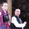 Nach langer Corona erzwungener Pause zurück war die Geierwally-Freilichtbühne. Auf der Felsen-Bühne in der Bernhardstal-Schlucht des Lechtaler Ortes Elbigenalp präsentierten die Darsteller ein berührendes Stück. 

"Die Reiche Lisabeth" war als reiche, aber einsam gebliebene Lechtalerin sehr sozial eingestellt. Sie half so manchem verarmten Lech- und Inntaler, Gregenzer Wälder und auch Allgäuer mit Darlehen zu äußerst sozialen Konditionen. So finanzierte sie auch den Wiederaufbau der 1869 durch einen Brand zerstörten Gemeinde Oberstdorf mit. Das Stück kann noch bis 20.8.2022 besucht werden, jeweils Freitags und Samstags.