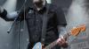 Die amerikanische Folk-Punkband "Dropkick Murphys" heizte tausenden Fans am Residenzplatz in Kempten ordentlich ein. Die 4.000 Fans konnten endlich wieder ausgelassen feiern. Der rasante und mitreissende Punkrock mit eingängigen Rhythmen animierte zum Trinken und Mitgrölen. Tin Whistle, Mandoline und Banjo, die für den Irish Folk typisch sind, dienen den Murphys eher als untermalendes Beiwerk. Zuvor spielten Jesse Ahern und "Booze and Glory". Punkt elf Uhr musste Schluß sein mit dem Open Air, damit auch die Anwohner Schlaf finden konnten.