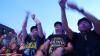 Die amerikanische Folk-Punkband "Dropkick Murphys" heizte tausenden Fans am Residenzplatz in Kempten ordentlich ein. Die 4.000 Fans konnten endlich wieder ausgelassen feiern. Der rasante und mitreissende Punkrock mit eingängigen Rhythmen animierte zum Trinken und Mitgrölen. Tin Whistle, Mandoline und Banjo, die für den Irish Folk typisch sind, dienen den Murphys eher als untermalendes Beiwerk. Zuvor spielten Jesse Ahern und "Booze and Glory". Punkt elf Uhr musste Schluß sein mit dem Open Air, damit auch die Anwohner Schlaf finden konnten.