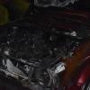 Am Donnerstagabend gegen 21:45 Uhr fing ein Auto in der Augsburger Straße in Kaufbeuren im Bereich des Motorraums Feuer. Durch den Einsatz der Feuerwehr Kaufbeuren konnte der Wagen gelöscht werden, bevor er in Vollbrand geriet. 
Fahrer hatte GlückDer Fahrer konnte das Auto glücklicherweise rechtzeitig verlassen und blieb unverletzt. Als Brandursache vermutet die Polizei einen technischen Defekt im Motorraum. Die Polizei sperrte den betroffenen Straßenabschnitt für etwa eine Stunde.
[video]https://www.youtube.com/watch?v=7pUSrVf1Xd8[/video]