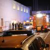 Update 22. November:Die Polizei hat die Ermittlungen zum Unfallhergang mittlerweile eingestellt. Es gebe keine Hinweise auf Fremdverschulden. Das bestätigte  Polizei-Pressesprecher Dominic Geißler gegenüber der Allgäuer Zeitung.Update 09. November 11:57:Inzwischen sind neue Erkenntnisse zu dem Unfallhergang bekannt geworden. So berichtet dieAllgäuer Zeitung von einem zehn Meter tiefen Sturz in der Halloweennacht. Die 22-Jährige ist inzwischen nicht mehr ansprechbar. Auf Nachfrage von all-in.de konnte die Polizei jedoch keine genaueren Angaben zu dem aktuellen Gesundheitszustand machen. Update, 03. November, 11:00: Weiterhin stabil ist die 22-Jährige, die nach ihrem Unfall im Kemptener Parktheater in Lebensgefahr schwebte. Die Polizei konnte sie zwischenzeitlich zu dem Vorfall befragen. Doch das lieferte keine neuen Erkenntnisse, teilte die Polizei auf Anfrage vonall-in.demit.Frau ist von Treppe gestürztMittlerweile sei aber klar, dass die Frau nicht, wie anfangs berichtet, vom Dach des Kemptener Clubs, sondern von einer Rettungstreppe im Raucherbereich der Diskothek gestürzt sei. Kein FremdverschuldenIn den vergangenen Tagen habe sich die Staatsanwaltschaft vor Ort ein Bild der Lage gemacht. Das habe aber zu keinen neuen Informationen geführt, sagte Dominic Geißler von der Pressestelle des Polizeipräsidiums Schwaben Süd/West. "Wir haben keine Hinweise auf Fremdverschulden", betonte er.Update 02. November, 09:30 Uhr:Wie die Polizei am Mittwochmorgen auf Nachfrage vonall-in.demitgeteilt hat, ist die 22-jährige Frau mittlerweile nicht mehr in Lebensgefahr. Warum die junge Frau auf das Vordach geklettert war und abstürzte, ist weiter unklar. Die Polizei ermittelt hier in alle Richtungen und sucht nach Zeugen des Vorfalls. Sie sollen sich unter der Telefonnummer 0831 99090 bei der Polizei Kempten melden. Für Donnerstagvormittag hat die Polizei weitere Informationen angekündigt. Bezugsmeldung 01. November:Bei einer Halloween Party im Kemptener Parktheater ist in der Nacht von Montag auf Dienstag eine 22-jährige Frau von einem Vordach gestürzt. Die junge Frau schwebt in Lebensgefahr. 
[video]https://www.youtube.com/watch?v=Frdyje16NuY[/video]Frau (22) in LebensgefahrWie die Polizei mitteilt, ereignete sich der Unfall gegen 23:20 vor dem Club in der Kemptener Innenstadt. Zahlreiche Besucher standen Schlange um die Halloween-Party im Club zu besuchen. Die 22-Jährige soll von einem Vordach des Gebäudes gestürzt sein. Wie genau es zu dem Unfall gekommen ist, ist laut Polizei noch völlig unklar. Bei dem Sturz wurde die Frau schwer verletzt und schwebt in Lebensgefahr. Weitere Informationen folgen.
