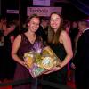 Wer beim Allgäuer Presseball 2023 nur an Streich-Orchester, Paartanz und ein eher älteres Publikum denkt, liegt falsch. Denn der traditionsreiche Ball, der jedes Jahr aufs Neue ein wichtiges Event im Allgäu darstellt, hat viel mehr zu bieten. Mit guter Musik für alle Geschmäcker und ausgelassener Stimmung kann jede und jeder, egal ob Jung oder Alt, einen einmaligen Abend erleben.
Stargast Max Mutzke liveEin absolutes Highlight des kommenden Balls amSamstag, 11. Februar 2023wird der Auftritt von Stargast Max Mutzke. Bekannt ist der Sänger für seine vielen musikalischen Facetten, die von Pop, Rock und Soul bis hin zu Funk und Jazz reichen. Gemeinsam mit seiner Band wird er so den Ballsaal zum Kochen bringen.Max Mutzke: Das ist der Stargast auf dem Allgäuer Presseball 2023Laufkarte ab 39 EuroFür alle, die Max Mutzkes Performance nicht verpassen möchten, gibt es ein besonderes Ticket-Angebot: die neuen Laufkarten. Diese berechtigen für den Eintritt ab 22:45 Uhr, pünktlich zum Auftritt von Max Mutzke und Band, der um 23:00 Uhr startet.Aftershowparty mit DJ Ivan S.Damit aber nicht genug, denn danach geht die Aftershowparty los. Neben dem Ballsaal mit Bigband-Sound gibt es in der kultBOX einen weiteren Floor, auf dem der Allgäuer DJ Ivan S. ab ca. 00:15 Uhr auflegt. Mit einer Mischung aus aktuellen Hits und beliebten Klassikern lässt der über die Grenzen des Allgäus hinaus bekannte DJ das Ballpublikum bis in die Morgenstunden feiern.Zeit zum Verschnaufen, Sitzen und Plaudern findet man in der dort integrierten Meckatzer-Lounge. Zudem werden erfrischende und leckere Drinks an der AÜW-Cocktailbar gemixt.
 
Die Tickets für denAllgäuer Presseball 2023 am Samstag, 11. Februar 2023gibt es in verschiedenen Preisklassen. Am einfachsten geht es über die Websitewww.allgaeuer-presseball.deoder bei der Allgäuer Zeitung in Kempten, der Memminger Zeitung und den Heimatzeitungen, unter der Tickethotline 0831 – 206 5555 und bei allen bekannten CTS-Vorverkaufsstellen.