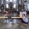 Am Sonntag hatten die Ottobeurer Ministranten zur Veranstaltung "Lightfever 2022" in die Basilika eingeladen. Zwischen 15:30 Uhr und 20 Uhr konnten die Besucher in eine vorweihnachtliche Atmosphäre eintauchen. Musik, Einzelsegen, Gespräche und eine Anfangsandacht waren einige der Angebote an die Gemeinde.