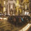 Am Sonntag hatten die Ottobeurer Ministranten zur Veranstaltung "Lightfever 2022" in die Basilika eingeladen. Zwischen 15:30 Uhr und 20 Uhr konnten die Besucher in eine vorweihnachtliche Atmosphäre eintauchen. Musik, Einzelsegen, Gespräche und eine Anfangsandacht waren einige der Angebote an die Gemeinde.