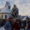 Der Weihnachtsmarkt in Pfronten: Im Jahr 2022 fand er bereits zum 32. mal statt. Der Nikolaus brachte den Kindern ein Geschenk, der Liederkranz sang besinnliche Weihnachtslieder und die Kinder des Kindergartens zeigten ihren Lichtertanz. Zugunsten des Kinderhortes wurde eine schöne Krippe gespendet von den Krippenfreunden verlost.

Mehr Weihnachtsmärkte im Allgäu und der Region finden Sie auf unserer Allgäuer Weihnachtsmarkts-Übersicht 2022 mit Karte.