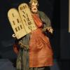 Im Stadtmuseum in Kaufbeuren kann derzeit eine ganz besondere Ausstellung bestaunt werden. Vom 18. November 2022 bis zum 5. Februar 2023 können Besucher bei der einmaligen Sonderausstellung  "Alle Jahre wieder. Eine Reise in die Welt der Krippen" in die vielfältige und historische Welt der Krippen eintauchen.
Ausstellungsstücke reichen teils bis ins 15. Jahrhundert zurückDie Ausstellung zeigt verschiedene Krippen und vor allem unterschiedlichste Krippenfiguren. Dabei gibt es Ausstellungsstücke aus dem 20. Jahrhundert, die noch relativ neu sind, aber auch historische Exponate. Die ältesten Stücke sind teils sogar aus dem 15. Jahrhundert. Zudem sind viele Exponate handgemacht. 
[video]https://www.youtube.com/watch?v=xeulSO-nXws[/video]Es gibt eine Menge zu entdeckenDie Materialien, aus denen die Figuren gemacht sind, reichen von Wachs über Holz zu verschiedensten Stoffen und Terrakotta bis hin zu Papier.Neben den Krippen und weihnachtlichen Figurenszenen gibt es außerdem kostbar gekleidete Jesuskinder. Und sogenannte Fatschenkinder erzählen von den unerfüllten Wünschen so mancher Novizin in Frauenklöstern. Petra Weber, die Leiterin des Stadtmuseums Kaufbeuren fast es treffend zusammen: "Man kann da ganz ganz viel entdecken."