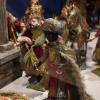 Im Stadtmuseum in Kaufbeuren kann derzeit eine ganz besondere Ausstellung bestaunt werden. Vom 18. November 2022 bis zum 5. Februar 2023 können Besucher bei der einmaligen Sonderausstellung  "Alle Jahre wieder. Eine Reise in die Welt der Krippen" in die vielfältige und historische Welt der Krippen eintauchen.
Ausstellungsstücke reichen teils bis ins 15. Jahrhundert zurückDie Ausstellung zeigt verschiedene Krippen und vor allem unterschiedlichste Krippenfiguren. Dabei gibt es Ausstellungsstücke aus dem 20. Jahrhundert, die noch relativ neu sind, aber auch historische Exponate. Die ältesten Stücke sind teils sogar aus dem 15. Jahrhundert. Zudem sind viele Exponate handgemacht. 
[video]https://www.youtube.com/watch?v=xeulSO-nXws[/video]Es gibt eine Menge zu entdeckenDie Materialien, aus denen die Figuren gemacht sind, reichen von Wachs über Holz zu verschiedensten Stoffen und Terrakotta bis hin zu Papier.Neben den Krippen und weihnachtlichen Figurenszenen gibt es außerdem kostbar gekleidete Jesuskinder. Und sogenannte Fatschenkinder erzählen von den unerfüllten Wünschen so mancher Novizin in Frauenklöstern. Petra Weber, die Leiterin des Stadtmuseums Kaufbeuren fast es treffend zusammen: "Man kann da ganz ganz viel entdecken."
