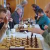 Nach zwei Jahren Pause fand dieses Jahr wieder die Südschwäbische Schach-/Schnellschachmeisterschaft in Memmingen statt. 22 Brettstrategen aus 10 Vereine trafen sich dieses Jahr im TV-Heim. Von 10:00 Uhr bis 17:30 Uhr wurde auf den Schachfeldern gekämpft bis der Kopf rauchte. 
Die besten SpielerBei diesem Spiel versucht jeder den Anderen auszutricksen und Matt zu setzen. Am besten gelang dies Nachwuchsspieler Tobias Schöll aus Buchenberg, der ungeschlagen und mit sechs Punkten aus sieben Runden als Sieger aus dem Turnier hervorging. Jens Zimmermann vom SF Bad Grönenbach erreichte den zweiten Platz mit 5 Punkten und verlor nur ein einziges Spiel, bei zwei Remisen.Mit dem gleichen Ergebnis, aber der etwas schlechteren Feinwertung, kam Felix Pleyer vom SK Kempten auf den dritten Platz. Bester Memmminger wurde Duvnjak Pero mit 4 Punkten. Bei den Frauen spielte Sibylle Reindl vom SK Kaufbeuren zwar als einzige mit, dafür war sie die Beste. Das Turnier verlief in ruhiger und freundschaftlicher Atmosphäre und die Teilnehmer freuen sich auf das nächste Mal.