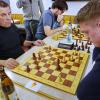 Nach zwei Jahren Pause fand dieses Jahr wieder die Südschwäbische Schach-/Schnellschachmeisterschaft in Memmingen statt. 22 Brettstrategen aus 10 Vereine trafen sich dieses Jahr im TV-Heim. Von 10:00 Uhr bis 17:30 Uhr wurde auf den Schachfeldern gekämpft bis der Kopf rauchte. 
Die besten SpielerBei diesem Spiel versucht jeder den Anderen auszutricksen und Matt zu setzen. Am besten gelang dies Nachwuchsspieler Tobias Schöll aus Buchenberg, der ungeschlagen und mit sechs Punkten aus sieben Runden als Sieger aus dem Turnier hervorging. Jens Zimmermann vom SF Bad Grönenbach erreichte den zweiten Platz mit 5 Punkten und verlor nur ein einziges Spiel, bei zwei Remisen.Mit dem gleichen Ergebnis, aber der etwas schlechteren Feinwertung, kam Felix Pleyer vom SK Kempten auf den dritten Platz. Bester Memmminger wurde Duvnjak Pero mit 4 Punkten. Bei den Frauen spielte Sibylle Reindl vom SK Kaufbeuren zwar als einzige mit, dafür war sie die Beste. Das Turnier verlief in ruhiger und freundschaftlicher Atmosphäre und die Teilnehmer freuen sich auf das nächste Mal.
