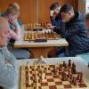 Nach zwei Jahren Pause fand dieses Jahr wieder die Südschwäbische Schach-/Schnellschachmeisterschaft in Memmingen statt. 22 Brettstrategen aus 10 Vereine trafen sich dieses Jahr im TV-Heim. Von 10:00 Uhr bis 17:30 Uhr wurde auf den Schachfeldern gekämpft bis der Kopf rauchte. 
Die besten SpielerBei diesem Spiel versucht jeder den Anderen auszutricksen und Matt zu setzen. Am besten gelang dies Nachwuchsspieler Tobias Schöll aus Buchenberg, der ungeschlagen und mit sechs Punkten aus sieben Runden als Sieger aus dem Turnier hervorging. Jens Zimmermann vom SF Bad Grönenbach erreichte den zweiten Platz mit 5 Punkten und verlor nur ein einziges Spiel, bei zwei Remisen.Mit dem gleichen Ergebnis, aber der etwas schlechteren Feinwertung, kam Felix Pleyer vom SK Kempten auf den dritten Platz. Bester Memmminger wurde Duvnjak Pero mit 4 Punkten. Bei den Frauen spielte Sibylle Reindl vom SK Kaufbeuren zwar als einzige mit, dafür war sie die Beste. Das Turnier verlief in ruhiger und freundschaftlicher Atmosphäre und die Teilnehmer freuen sich auf das nächste Mal.