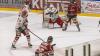 In der Memminger Eissporthalle hat der ECDC Memmingen vor 1.408 Zuschauern sein Heimspiel gegen den EHC Klostersee deutlich mit 5:1 gewinnen.
Schneller AusgleichDie Gäste gingen zwar in der achten Minute mit 0:1 in Führung, die aber von Sven Schirrmacher in der 19. Minute egalisiert wurde. Im zweiten Abschnitt und auch im letzten Drittel bauten die Indians mit jeweils 2 Toren ihren Vorsprung auf 5:1 aus. Die Tore erzielten in der 29. Minute Maxim Kryvorutskyy, in der 35. Minute Matej Pekr.Indians klar überlegenIm letzten Abschnitt kamen noch die Tore von Dominik Meisinger (45. Minute) und Jaroslav Hafenrichter konnte einen mustergültigen Konter in der 58. Minute versenken. Weil die Gäste mit ihrer 0:1 Führung bereits ihr Pulver verschossen bzw. Marco Eisenhut, den Memminger Goalie auf dem Posten sahen, endete die Begegnung mit einem verdienten 5:1 für die Memminger Indians.