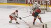 In der Memminger Eissporthalle hat der ECDC Memmingen vor 1.408 Zuschauern sein Heimspiel gegen den EHC Klostersee deutlich mit 5:1 gewinnen.
Schneller AusgleichDie Gäste gingen zwar in der achten Minute mit 0:1 in Führung, die aber von Sven Schirrmacher in der 19. Minute egalisiert wurde. Im zweiten Abschnitt und auch im letzten Drittel bauten die Indians mit jeweils 2 Toren ihren Vorsprung auf 5:1 aus. Die Tore erzielten in der 29. Minute Maxim Kryvorutskyy, in der 35. Minute Matej Pekr.Indians klar überlegenIm letzten Abschnitt kamen noch die Tore von Dominik Meisinger (45. Minute) und Jaroslav Hafenrichter konnte einen mustergültigen Konter in der 58. Minute versenken. Weil die Gäste mit ihrer 0:1 Führung bereits ihr Pulver verschossen bzw. Marco Eisenhut, den Memminger Goalie auf dem Posten sahen, endete die Begegnung mit einem verdienten 5:1 für die Memminger Indians.