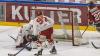 In der Memminger Eissporthalle hat der ECDC Memmingen vor 1.408 Zuschauern sein Heimspiel gegen den EHC Klostersee deutlich mit 5:1 gewinnen.
Schneller AusgleichDie Gäste gingen zwar in der achten Minute mit 0:1 in Führung, die aber von Sven Schirrmacher in der 19. Minute egalisiert wurde. Im zweiten Abschnitt und auch im letzten Drittel bauten die Indians mit jeweils 2 Toren ihren Vorsprung auf 5:1 aus. Die Tore erzielten in der 29. Minute Maxim Kryvorutskyy, in der 35. Minute Matej Pekr.Indians klar überlegenIm letzten Abschnitt kamen noch die Tore von Dominik Meisinger (45. Minute) und Jaroslav Hafenrichter konnte einen mustergültigen Konter in der 58. Minute versenken. Weil die Gäste mit ihrer 0:1 Führung bereits ihr Pulver verschossen bzw. Marco Eisenhut, den Memminger Goalie auf dem Posten sahen, endete die Begegnung mit einem verdienten 5:1 für die Memminger Indians.