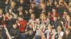 In der Memminger Eissporthalle hat der ECDC Memmingen vor 1.408 Zuschauern sein Heimspiel gegen den EHC Klostersee deutlich mit 5:1 gewinnen.
Schneller AusgleichDie Gäste gingen zwar in der achten Minute mit 0:1 in Führung, die aber von Sven Schirrmacher in der 19. Minute egalisiert wurde. Im zweiten Abschnitt und auch im letzten Drittel bauten die Indians mit jeweils 2 Toren ihren Vorsprung auf 5:1 aus. Die Tore erzielten in der 29. Minute Maxim Kryvorutskyy, in der 35. Minute Matej Pekr.Indians klar überlegenIm letzten Abschnitt kamen noch die Tore von Dominik Meisinger (45. Minute) und Jaroslav Hafenrichter konnte einen mustergültigen Konter in der 58. Minute versenken. Weil die Gäste mit ihrer 0:1 Führung bereits ihr Pulver verschossen bzw. Marco Eisenhut, den Memminger Goalie auf dem Posten sahen, endete die Begegnung mit einem verdienten 5:1 für die Memminger Indians.