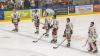 In der Memminger Eissporthalle hat der ECDC Memmingen vor 1.408 Zuschauern sein Heimspiel gegen den EHC Klostersee deutlich mit 5:1 gewinnen.
Schneller AusgleichDie Gäste gingen zwar in der achten Minute mit 0:1 in Führung, die aber von Sven Schirrmacher in der 19. Minute egalisiert wurde. Im zweiten Abschnitt und auch im letzten Drittel bauten die Indians mit jeweils 2 Toren ihren Vorsprung auf 5:1 aus. Die Tore erzielten in der 29. Minute Maxim Kryvorutskyy, in der 35. Minute Matej Pekr.Indians klar überlegenIm letzten Abschnitt kamen noch die Tore von Dominik Meisinger (45. Minute) und Jaroslav Hafenrichter konnte einen mustergültigen Konter in der 58. Minute versenken. Weil die Gäste mit ihrer 0:1 Führung bereits ihr Pulver verschossen bzw. Marco Eisenhut, den Memminger Goalie auf dem Posten sahen, endete die Begegnung mit einem verdienten 5:1 für die Memminger Indians.