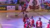 In der Memminger Eissporthalle hat der ECDC Memmingen vor 1.408 Zuschauern sein Heimspiel gegen den EHC Klostersee deutlich mit 5:1 gewinnen.
Schneller AusgleichDie Gäste gingen zwar in der achten Minute mit 0:1 in Führung, die aber von Sven Schirrmacher in der 19. Minute egalisiert wurde. Im zweiten Abschnitt und auch im letzten Drittel bauten die Indians mit jeweils 2 Toren ihren Vorsprung auf 5:1 aus. Die Tore erzielten in der 29. Minute Maxim Kryvorutskyy, in der 35. Minute Matej Pekr.Indians klar überlegenIm letzten Abschnitt kamen noch die Tore von Dominik Meisinger (45. Minute) und Jaroslav Hafenrichter konnte einen mustergültigen Konter in der 58. Minute versenken. Weil die Gäste mit ihrer 0:1 Führung bereits ihr Pulver verschossen bzw. Marco Eisenhut, den Memminger Goalie auf dem Posten sahen, endete die Begegnung mit einem verdienten 5:1 für die Memminger Indians.