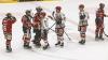 In der Memminger Eissporthalle hat der ECDC Memmingen vor 1.408 Zuschauern sein Heimspiel gegen den EHC Klostersee deutlich mit 5:1 gewinnen.
Schneller AusgleichDie Gäste gingen zwar in der achten Minute mit 0:1 in Führung, die aber von Sven Schirrmacher in der 19. Minute egalisiert wurde. Im zweiten Abschnitt und auch im letzten Drittel bauten die Indians mit jeweils 2 Toren ihren Vorsprung auf 5:1 aus. Die Tore erzielten in der 29. Minute Maxim Kryvorutskyy, in der 35. Minute Matej Pekr.Indians klar überlegenIm letzten Abschnitt kamen noch die Tore von Dominik Meisinger (45. Minute) und Jaroslav Hafenrichter konnte einen mustergültigen Konter in der 58. Minute versenken. Weil die Gäste mit ihrer 0:1 Führung bereits ihr Pulver verschossen bzw. Marco Eisenhut, den Memminger Goalie auf dem Posten sahen, endete die Begegnung mit einem verdienten 5:1 für die Memminger Indians.