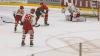 In der Memminger Eissporthalle hat der ECDC Memmingen vor 1.408 Zuschauern sein Heimspiel gegen den EHC Klostersee deutlich mit 5:1 gewinnen.
Schneller AusgleichDie Gäste gingen zwar in der achten Minute mit 0:1 in Führung, die aber von Sven Schirrmacher in der 19. Minute egalisiert wurde. Im zweiten Abschnitt und auch im letzten Drittel bauten die Indians mit jeweils 2 Toren ihren Vorsprung auf 5:1 aus. Die Tore erzielten in der 29. Minute Maxim Kryvorutskyy, in der 35. Minute Matej Pekr.Indians klar überlegenIm letzten Abschnitt kamen noch die Tore von Dominik Meisinger (45. Minute) und Jaroslav Hafenrichter konnte einen mustergültigen Konter in der 58. Minute versenken. Weil die Gäste mit ihrer 0:1 Führung bereits ihr Pulver verschossen bzw. Marco Eisenhut, den Memminger Goalie auf dem Posten sahen, endete die Begegnung mit einem verdienten 5:1 für die Memminger Indians.