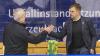 In der Memminger Eissporthalle hat der ECDC Memmingen vor 1.408 Zuschauern sein Heimspiel gegen den EHC Klostersee deutlich mit 5:1 gewinnen.
Schneller AusgleichDie Gäste gingen zwar in der achten Minute mit 0:1 in Führung, die aber von Sven Schirrmacher in der 19. Minute egalisiert wurde. Im zweiten Abschnitt und auch im letzten Drittel bauten die Indians mit jeweils 2 Toren ihren Vorsprung auf 5:1 aus. Die Tore erzielten in der 29. Minute Maxim Kryvorutskyy, in der 35. Minute Matej Pekr.Indians klar überlegenIm letzten Abschnitt kamen noch die Tore von Dominik Meisinger (45. Minute) und Jaroslav Hafenrichter konnte einen mustergültigen Konter in der 58. Minute versenken. Weil die Gäste mit ihrer 0:1 Führung bereits ihr Pulver verschossen bzw. Marco Eisenhut, den Memminger Goalie auf dem Posten sahen, endete die Begegnung mit einem verdienten 5:1 für die Memminger Indians.