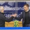 In der Memminger Eissporthalle hat der ECDC Memmingen vor 1.408 Zuschauern sein Heimspiel gegen den EHC Klostersee deutlich mit 5:1 gewinnen.
Schneller AusgleichDie Gäste gingen zwar in der achten Minute mit 0:1 in Führung, die aber von Sven Schirrmacher in der 19. Minute egalisiert wurde. Im zweiten Abschnitt und auch im letzten Drittel bauten die Indians mit jeweils 2 Toren ihren Vorsprung auf 5:1 aus. Die Tore erzielten in der 29. Minute Maxim Kryvorutskyy, in der 35. Minute Matej Pekr.Indians klar überlegenIm letzten Abschnitt kamen noch die Tore von Dominik Meisinger (45. Minute) und Jaroslav Hafenrichter konnte einen mustergültigen Konter in der 58. Minute versenken. Weil die Gäste mit ihrer 0:1 Führung bereits ihr Pulver verschossen bzw. Marco Eisenhut, den Memminger Goalie auf dem Posten sahen, endete die Begegnung mit einem verdienten 5:1 für die Memminger Indians.