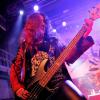 Seit über vier Jahrzehnten prägen "Grave Digger" die internationale Heavy-Metal- Szene. Ihren 40. Geburtstag feiert die Band derzeit mit einer Deutschlandtour. Mit dabei sind auch die Bands "Cellar Stone" und "Mystic Prophecy". Am Samstag machten die Musiker Station im Kaminwerk Memmingen. 
Viele Zuschauer verfolgen KonzertIn diesem Jahr werden es bereits 43 Jahre "Grave Digger". Die deutsche Metal-Band ist mit ihrer aktuellen "Knights & Riots" Tour in Deutschland unterwegs. Die Band aus Gladbeck um Sänger Chris Boltendahl war am Samstag im Kaminwerk Memmingen zu Gast und sorgte für mächtig Stimmung unter den Zuschauern, die trotz der widrigen Wetterverhältnissen zahlreich erschienen waren.Metal-Power aus dem AllgäuIm Vorprogramm von "Grave Digger" zeigte die Power-Metal-Band "Mystic Prophecy" um Sänger RD Liapakis aus Bad Grönenbach, was sie drauf hat. Für die Allgäuer war das aber nicht der einzige Auftritt in diesem Jahr im Kaminwerk. Am 17. Mai werden sie dort ihr neues Album vorstellen, unterstützt von "Hammer King". Die Fans können sich außerdem auf 100 Liter Freibier freuen. Hoher WiedererkennungswertSeit 2018 gibt es die griechische Band "Cellar Stone". Im Kaminwerk präsentierte die Band nun einige Songs aus ihren beiden Alben, die mittlerweile auf dem Markt sind. Die Mischung aus 80er Jahre Rock und derzeitigem Rock prägt sich relativ schnell ein und hat Wiedererkennungswert.