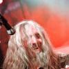 Seit über vier Jahrzehnten prägen "Grave Digger" die internationale Heavy-Metal- Szene. Ihren 40. Geburtstag feiert die Band derzeit mit einer Deutschlandtour. Mit dabei sind auch die Bands "Cellar Stone" und "Mystic Prophecy". Am Samstag machten die Musiker Station im Kaminwerk Memmingen. 
Viele Zuschauer verfolgen KonzertIn diesem Jahr werden es bereits 43 Jahre "Grave Digger". Die deutsche Metal-Band ist mit ihrer aktuellen "Knights & Riots" Tour in Deutschland unterwegs. Die Band aus Gladbeck um Sänger Chris Boltendahl war am Samstag im Kaminwerk Memmingen zu Gast und sorgte für mächtig Stimmung unter den Zuschauern, die trotz der widrigen Wetterverhältnissen zahlreich erschienen waren.Metal-Power aus dem AllgäuIm Vorprogramm von "Grave Digger" zeigte die Power-Metal-Band "Mystic Prophecy" um Sänger RD Liapakis aus Bad Grönenbach, was sie drauf hat. Für die Allgäuer war das aber nicht der einzige Auftritt in diesem Jahr im Kaminwerk. Am 17. Mai werden sie dort ihr neues Album vorstellen, unterstützt von "Hammer King". Die Fans können sich außerdem auf 100 Liter Freibier freuen. Hoher WiedererkennungswertSeit 2018 gibt es die griechische Band "Cellar Stone". Im Kaminwerk präsentierte die Band nun einige Songs aus ihren beiden Alben, die mittlerweile auf dem Markt sind. Die Mischung aus 80er Jahre Rock und derzeitigem Rock prägt sich relativ schnell ein und hat Wiedererkennungswert.