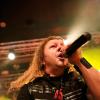 Seit über vier Jahrzehnten prägen "Grave Digger" die internationale Heavy-Metal- Szene. Ihren 40. Geburtstag feiert die Band derzeit mit einer Deutschlandtour. Mit dabei sind auch die Bands "Cellar Stone" und "Mystic Prophecy". Am Samstag machten die Musiker Station im Kaminwerk Memmingen. 
Viele Zuschauer verfolgen KonzertIn diesem Jahr werden es bereits 43 Jahre "Grave Digger". Die deutsche Metal-Band ist mit ihrer aktuellen "Knights & Riots" Tour in Deutschland unterwegs. Die Band aus Gladbeck um Sänger Chris Boltendahl war am Samstag im Kaminwerk Memmingen zu Gast und sorgte für mächtig Stimmung unter den Zuschauern, die trotz der widrigen Wetterverhältnissen zahlreich erschienen waren.Metal-Power aus dem AllgäuIm Vorprogramm von "Grave Digger" zeigte die Power-Metal-Band "Mystic Prophecy" um Sänger RD Liapakis aus Bad Grönenbach, was sie drauf hat. Für die Allgäuer war das aber nicht der einzige Auftritt in diesem Jahr im Kaminwerk. Am 17. Mai werden sie dort ihr neues Album vorstellen, unterstützt von "Hammer King". Die Fans können sich außerdem auf 100 Liter Freibier freuen. Hoher WiedererkennungswertSeit 2018 gibt es die griechische Band "Cellar Stone". Im Kaminwerk präsentierte die Band nun einige Songs aus ihren beiden Alben, die mittlerweile auf dem Markt sind. Die Mischung aus 80er Jahre Rock und derzeitigem Rock prägt sich relativ schnell ein und hat Wiedererkennungswert.