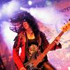 Seit über vier Jahrzehnten prägen "Grave Digger" die internationale Heavy-Metal- Szene. Ihren 40. Geburtstag feiert die Band derzeit mit einer Deutschlandtour. Mit dabei sind auch die Bands "Cellar Stone" und "Mystic Prophecy". Am Samstag machten die Musiker Station im Kaminwerk Memmingen. 
Viele Zuschauer verfolgen KonzertIn diesem Jahr werden es bereits 43 Jahre "Grave Digger". Die deutsche Metal-Band ist mit ihrer aktuellen "Knights & Riots" Tour in Deutschland unterwegs. Die Band aus Gladbeck um Sänger Chris Boltendahl war am Samstag im Kaminwerk Memmingen zu Gast und sorgte für mächtig Stimmung unter den Zuschauern, die trotz der widrigen Wetterverhältnissen zahlreich erschienen waren.Metal-Power aus dem AllgäuIm Vorprogramm von "Grave Digger" zeigte die Power-Metal-Band "Mystic Prophecy" um Sänger RD Liapakis aus Bad Grönenbach, was sie drauf hat. Für die Allgäuer war das aber nicht der einzige Auftritt in diesem Jahr im Kaminwerk. Am 17. Mai werden sie dort ihr neues Album vorstellen, unterstützt von "Hammer King". Die Fans können sich außerdem auf 100 Liter Freibier freuen. Hoher WiedererkennungswertSeit 2018 gibt es die griechische Band "Cellar Stone". Im Kaminwerk präsentierte die Band nun einige Songs aus ihren beiden Alben, die mittlerweile auf dem Markt sind. Die Mischung aus 80er Jahre Rock und derzeitigem Rock prägt sich relativ schnell ein und hat Wiedererkennungswert.